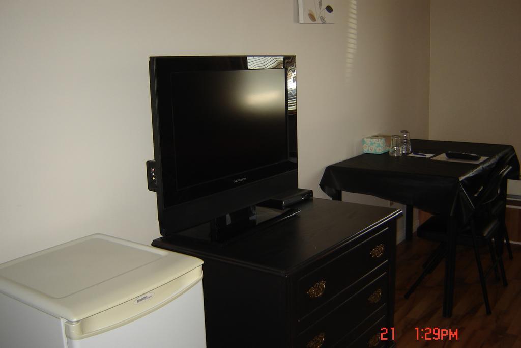 Midway Motel Radisson Quarto foto