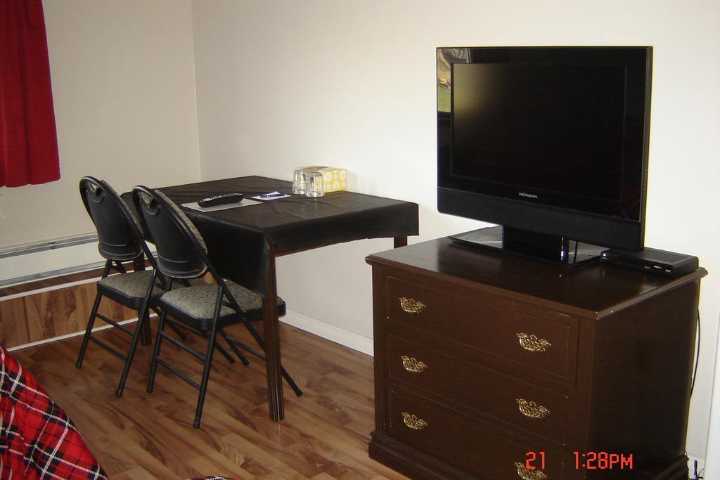 Midway Motel Radisson Quarto foto
