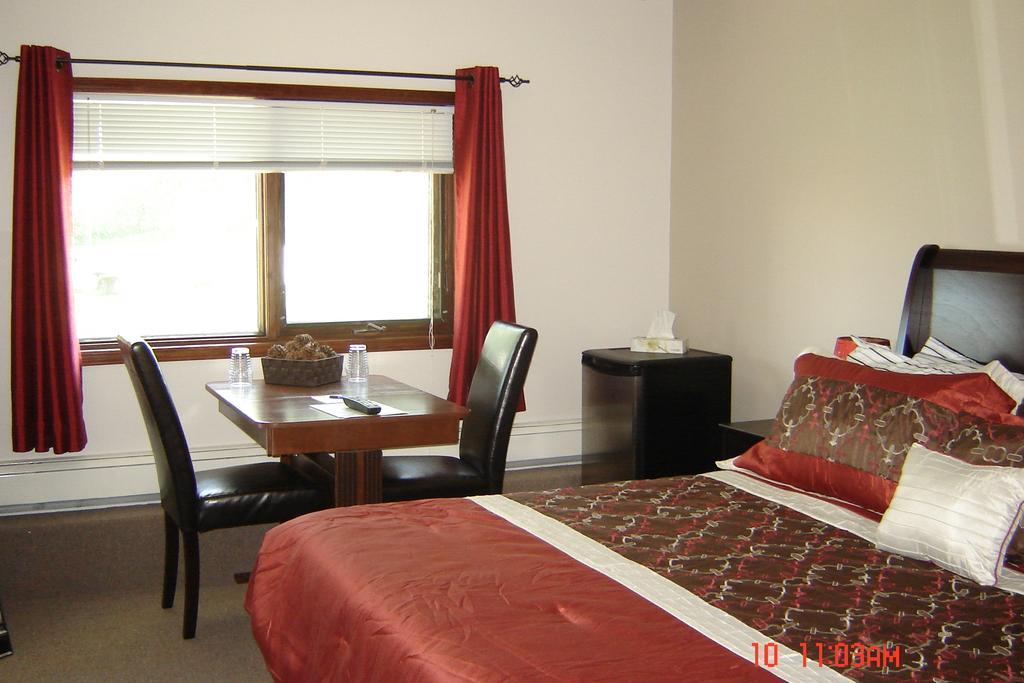 Midway Motel Radisson Quarto foto